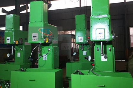 使用數控珩磨機時，需懂得維護保養！